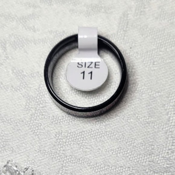 NEW BLACK AND RED BEVELED TITANIUM RING SIZE 11 - Picture 3 of 3